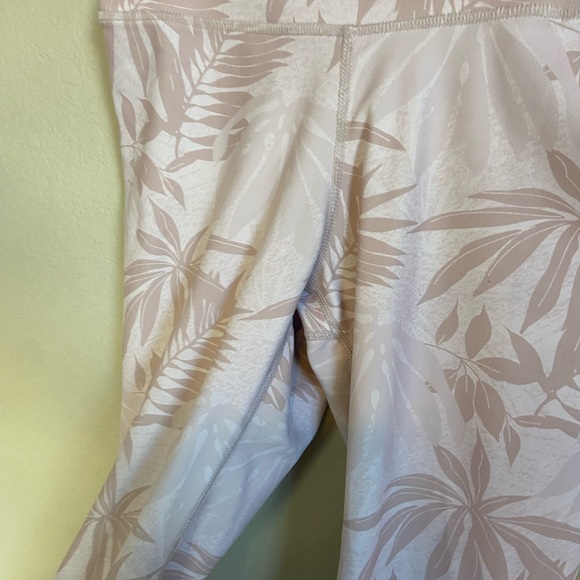 P'tula Floral Print Baby Pink Active Leggings - Picture 7 of 7